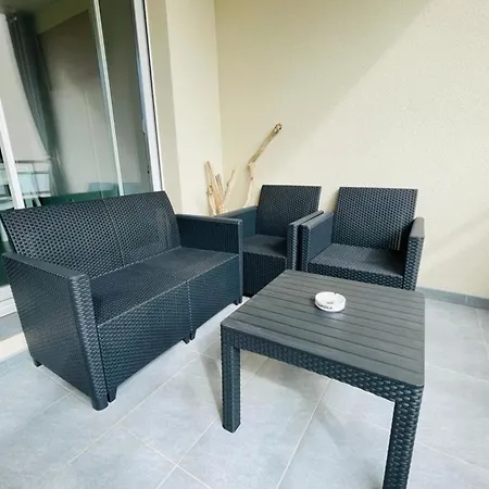 60m With Terrace In *